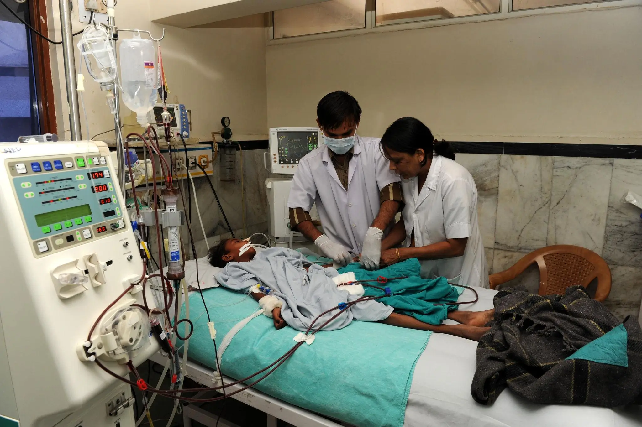 Doctor providing follow-up consultation to patient at Nishat Hospital